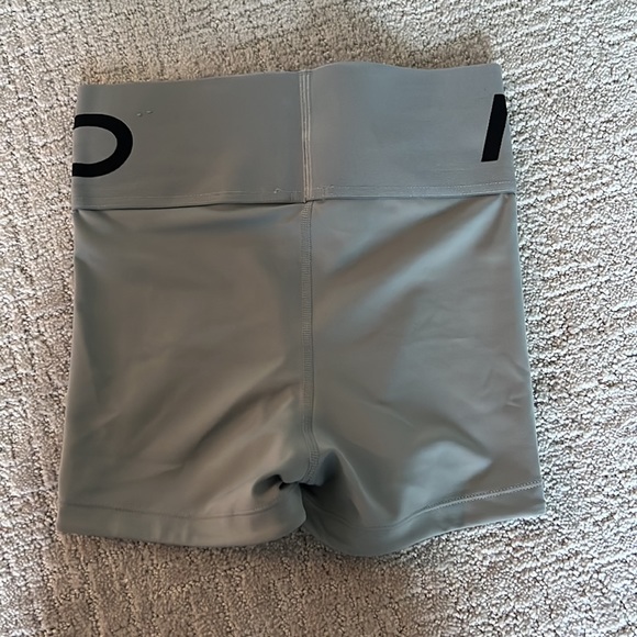 Nike Pro Shorts - Picture 3 of 7